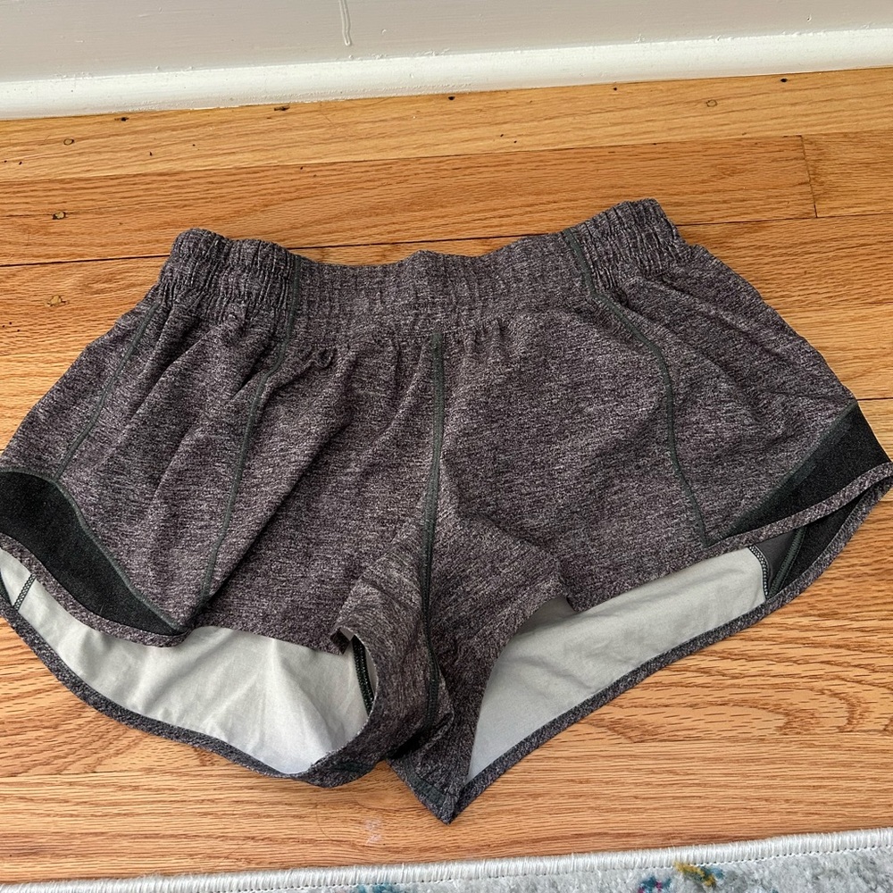 Lulu Lemon Hotty Hot Low Rise 2.5” Grey Size 6